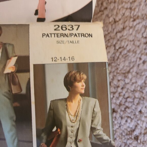 11 Vintage Vogue Patterns - Picture 13 of 16